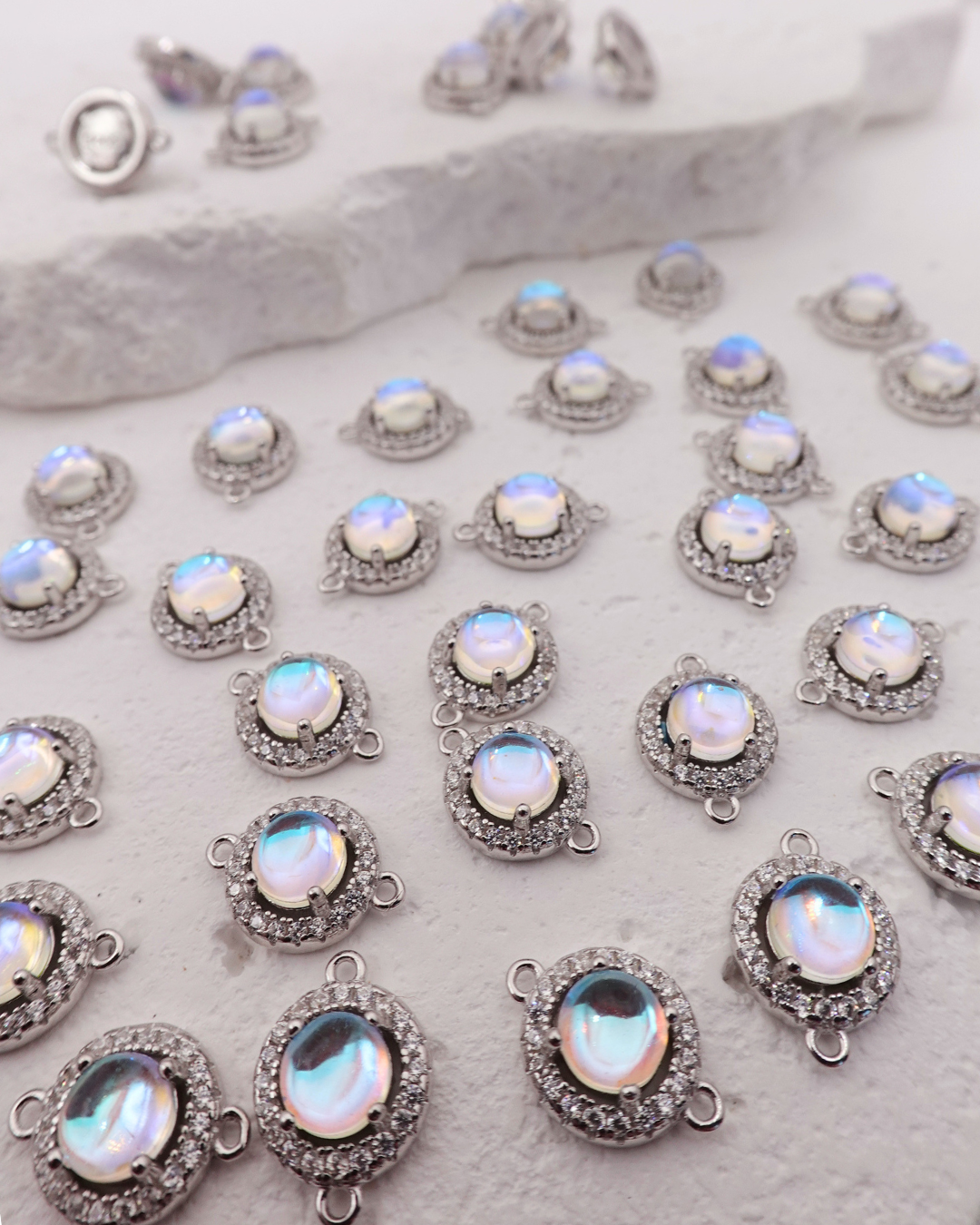 8mm Moonstone Cz  Round Connector